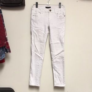 White stretch skinny jeans